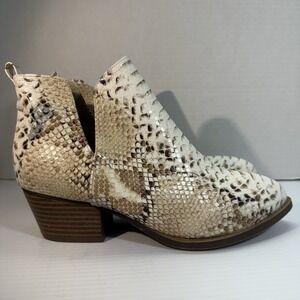 CL By Laundry Snake Skin Style Ankle Boots Womens Size US 7.5 /EU 38 Booties EUC